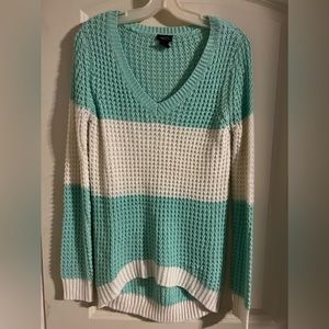 V neck sweater perfect with a pair of boots and distressed jeans